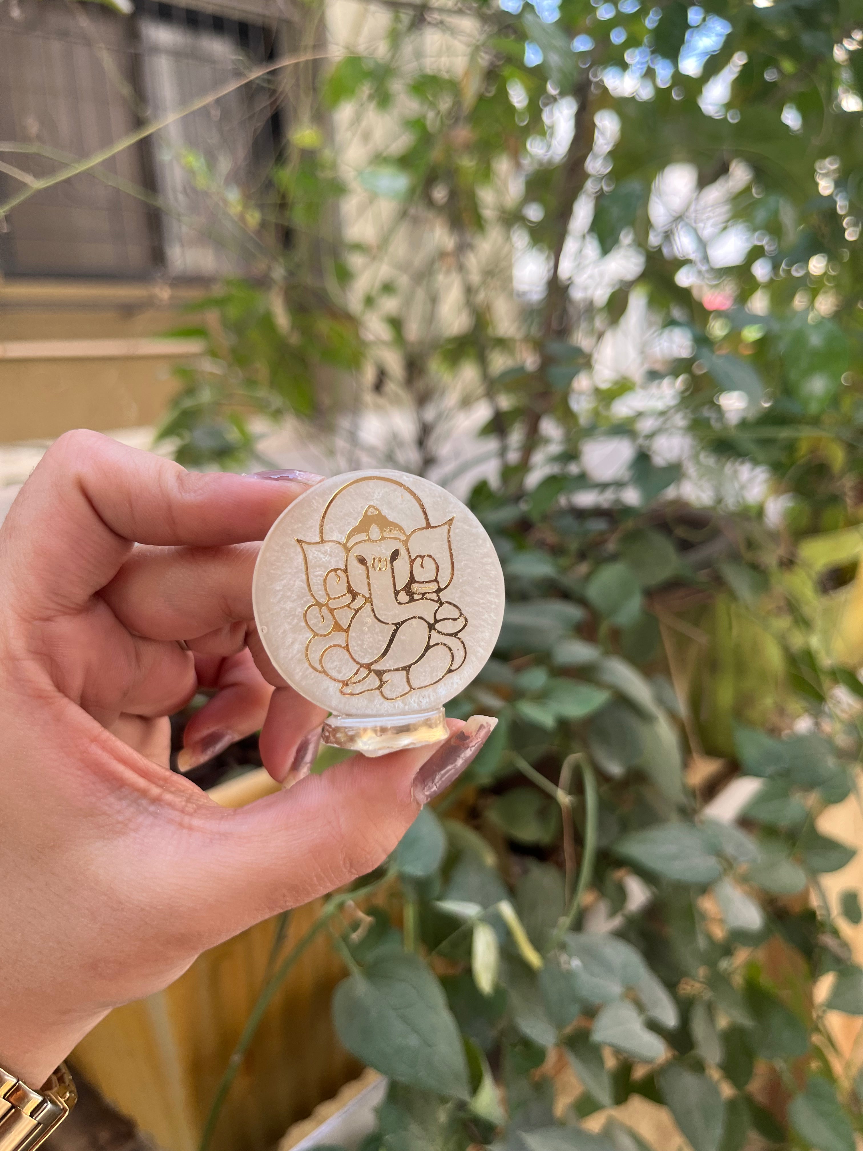Resin Car Dashboard Holder - Arteanu By Anushka